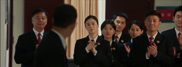 《以法之名》36集大结局：秦锋牺牲，万海被害	，洪亮开放式结局__《以法之名》36集大结局：秦锋牺牲，万海被害，洪亮开放式结局