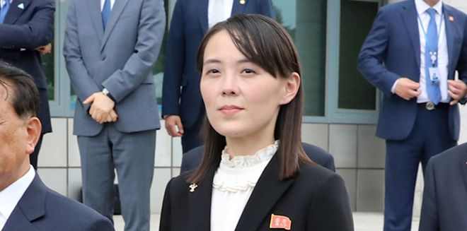 _金与正上位，掌控军政大权，金正恩时代前景未卜_金与正上位，掌控军政大权	，金正恩时代前景未卜