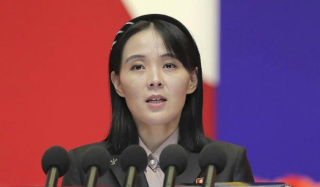 金与正上位	，掌控军政大权，金正恩时代前景未卜__金与正上位，掌控军政大权	，金正恩时代前景未卜