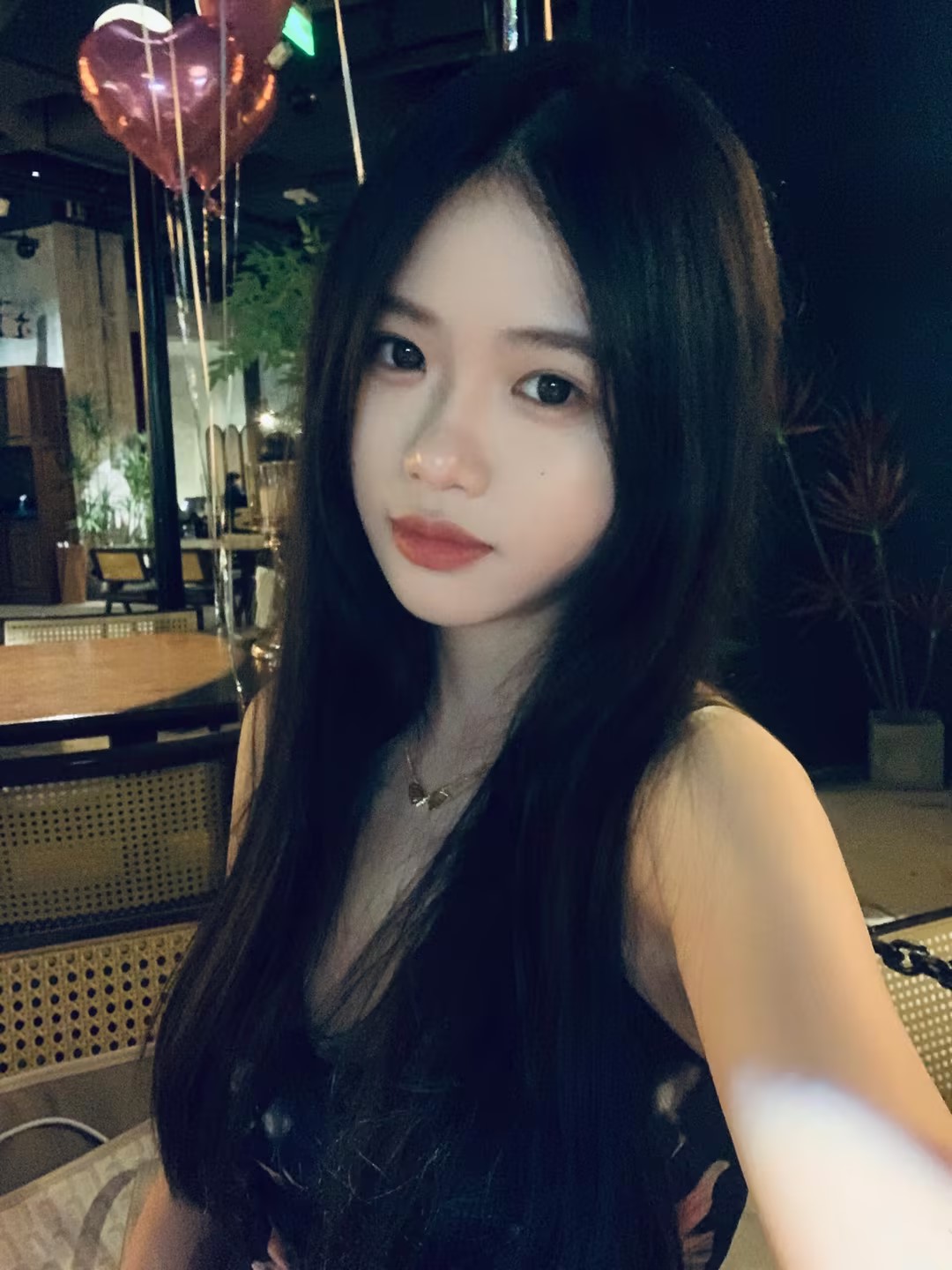 抖音小璐姐姐与男友自拍泄露，甜蜜互动引围观