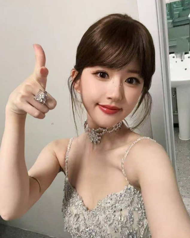 赵露思超市扫货,25岁依旧美如初恋